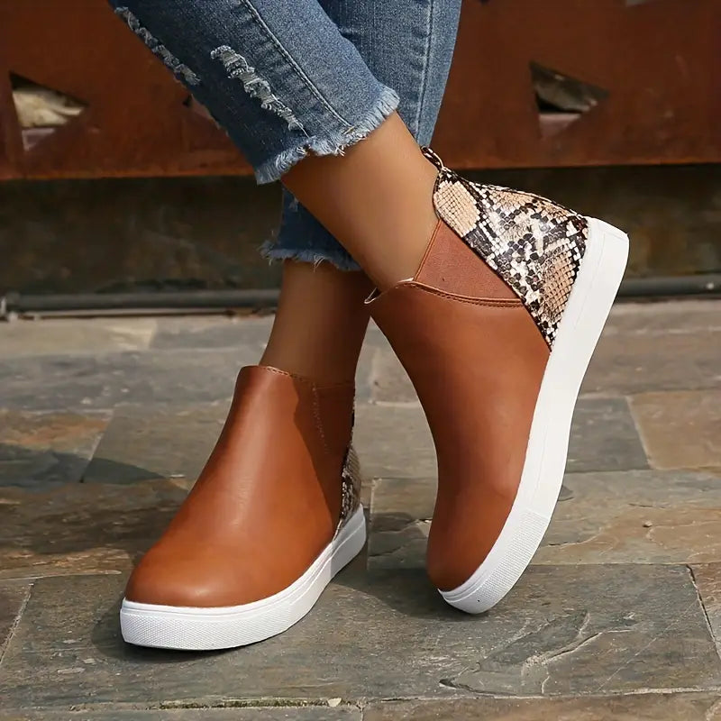 Bottines à empiècement serpent et semelle épaisse — Amielle Paris