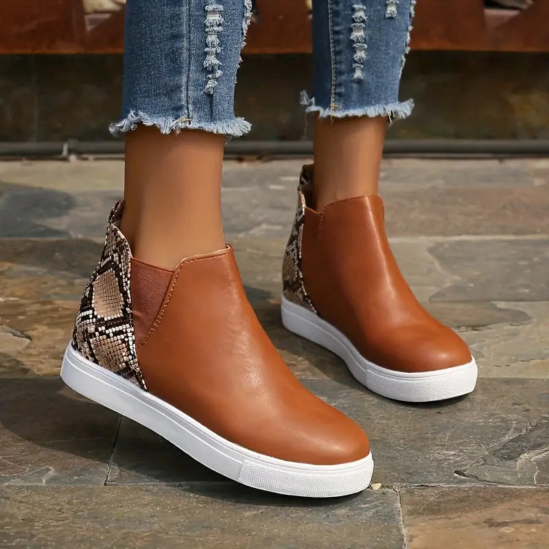 Bottines à empiècement serpent et semelle épaisse — Amielle Paris