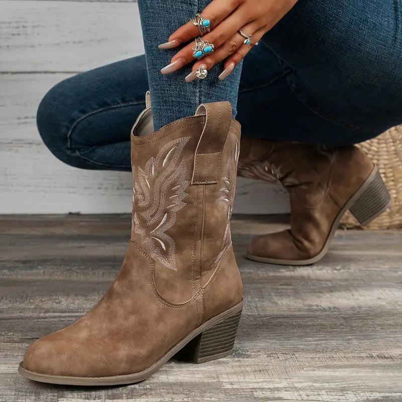 Bottines western à broderies ton sur ton — Amielle Paris