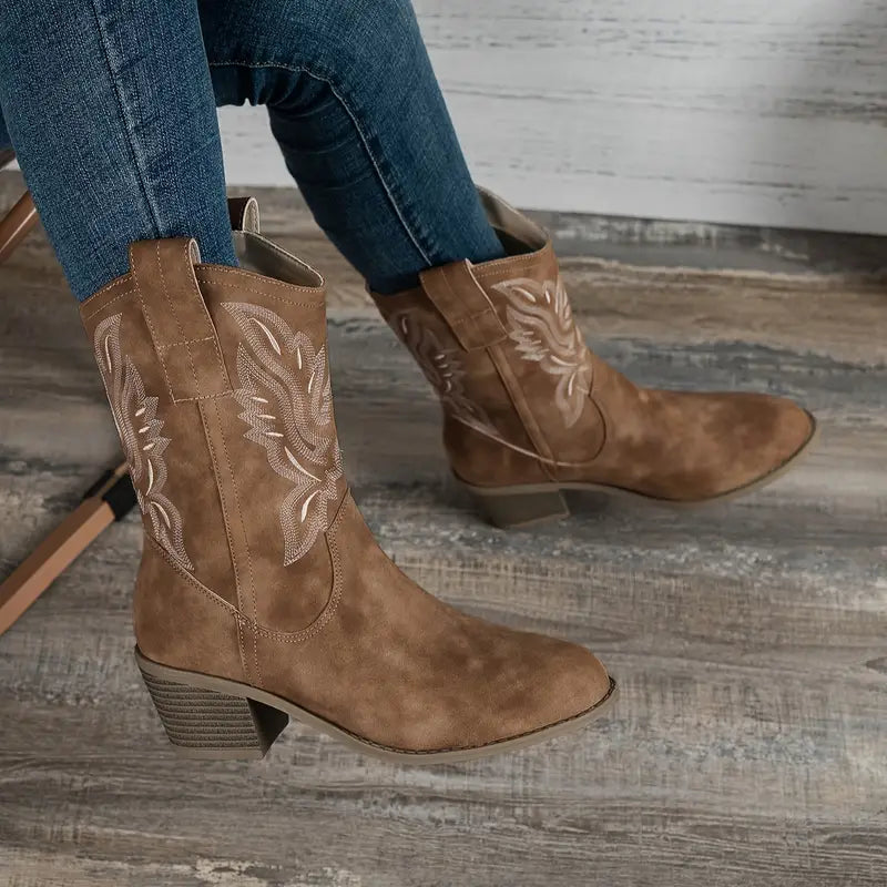 Bottines western à broderies ton sur ton — Amielle Paris
