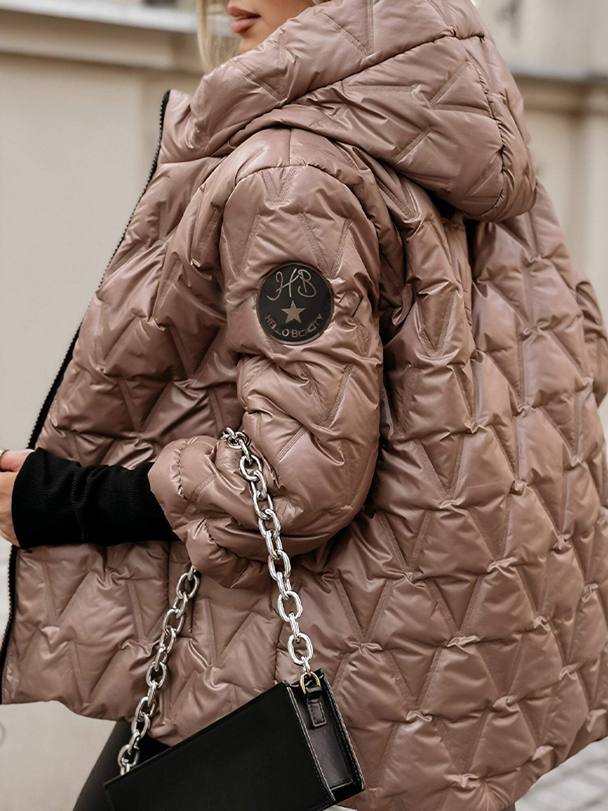 Avery — Veste matelassée texturée à capuche — Amielle Paris