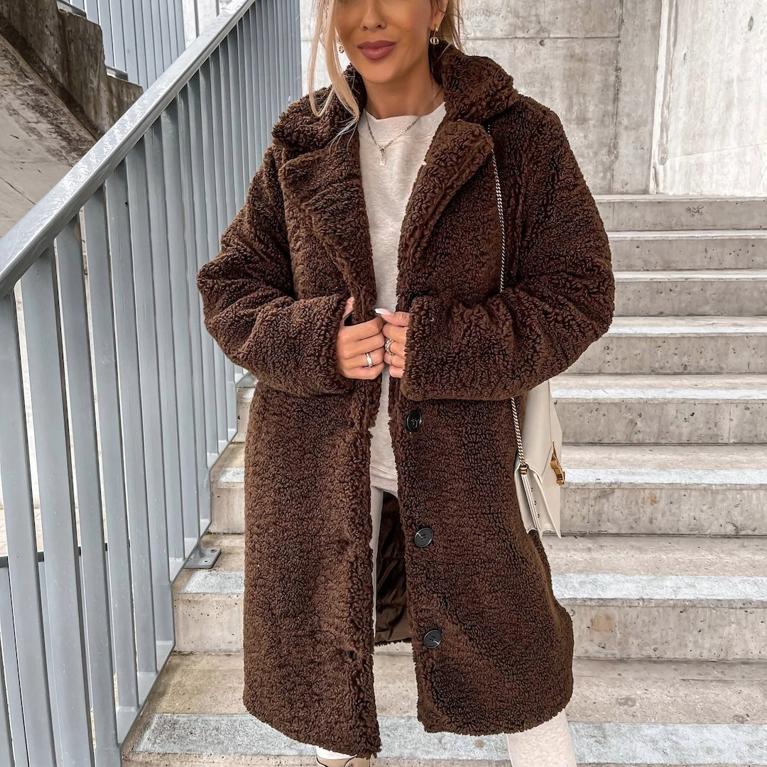 Manteau long effet mouton à boutonnage croisé — Amielle Paris