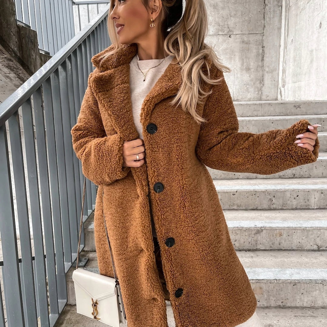 Manteau long effet mouton à boutonnage croisé — Amielle Paris