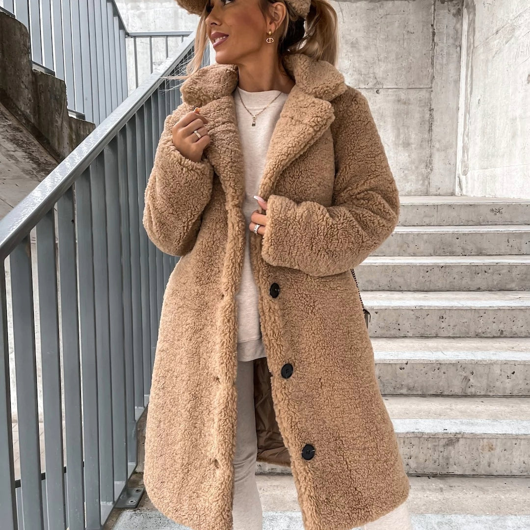 Manteau long effet mouton à boutonnage croisé — Amielle Paris