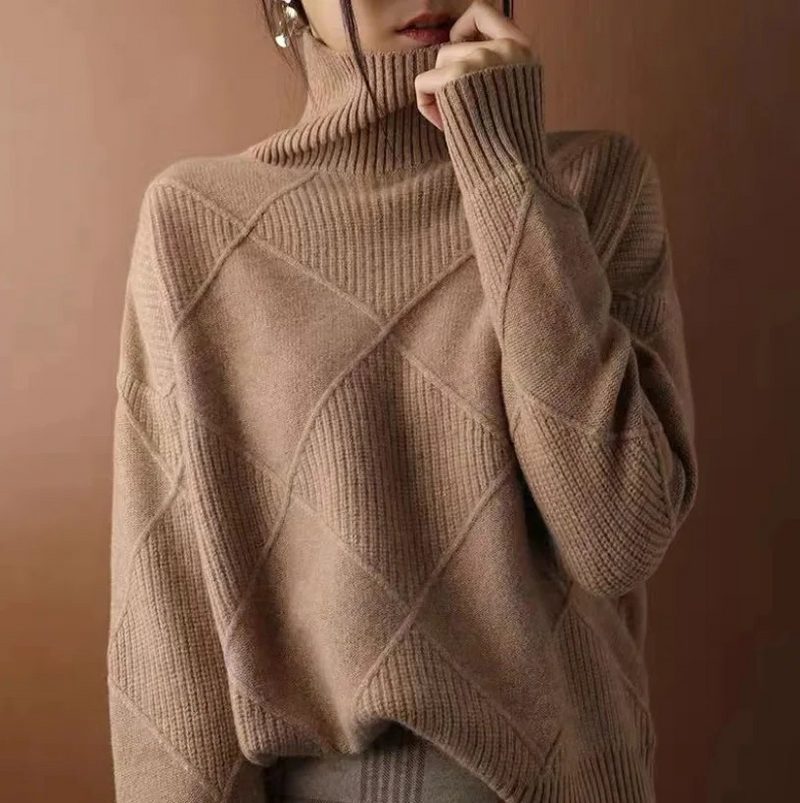 Pull côtelé à col roulé et manches longues — Amielle Paris