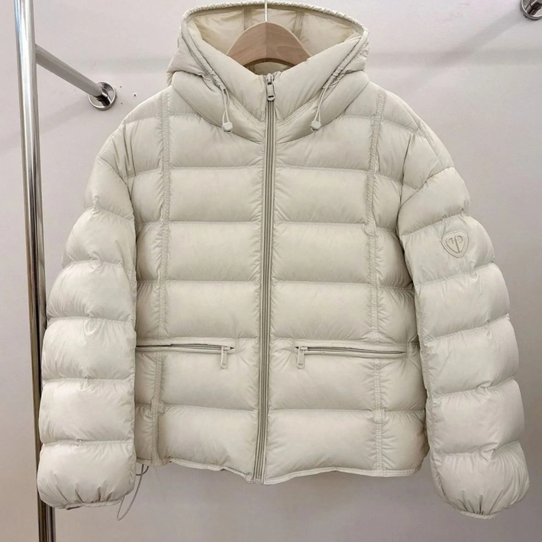 Elara — Veste courte matelassée à capuche — Amielle Paris