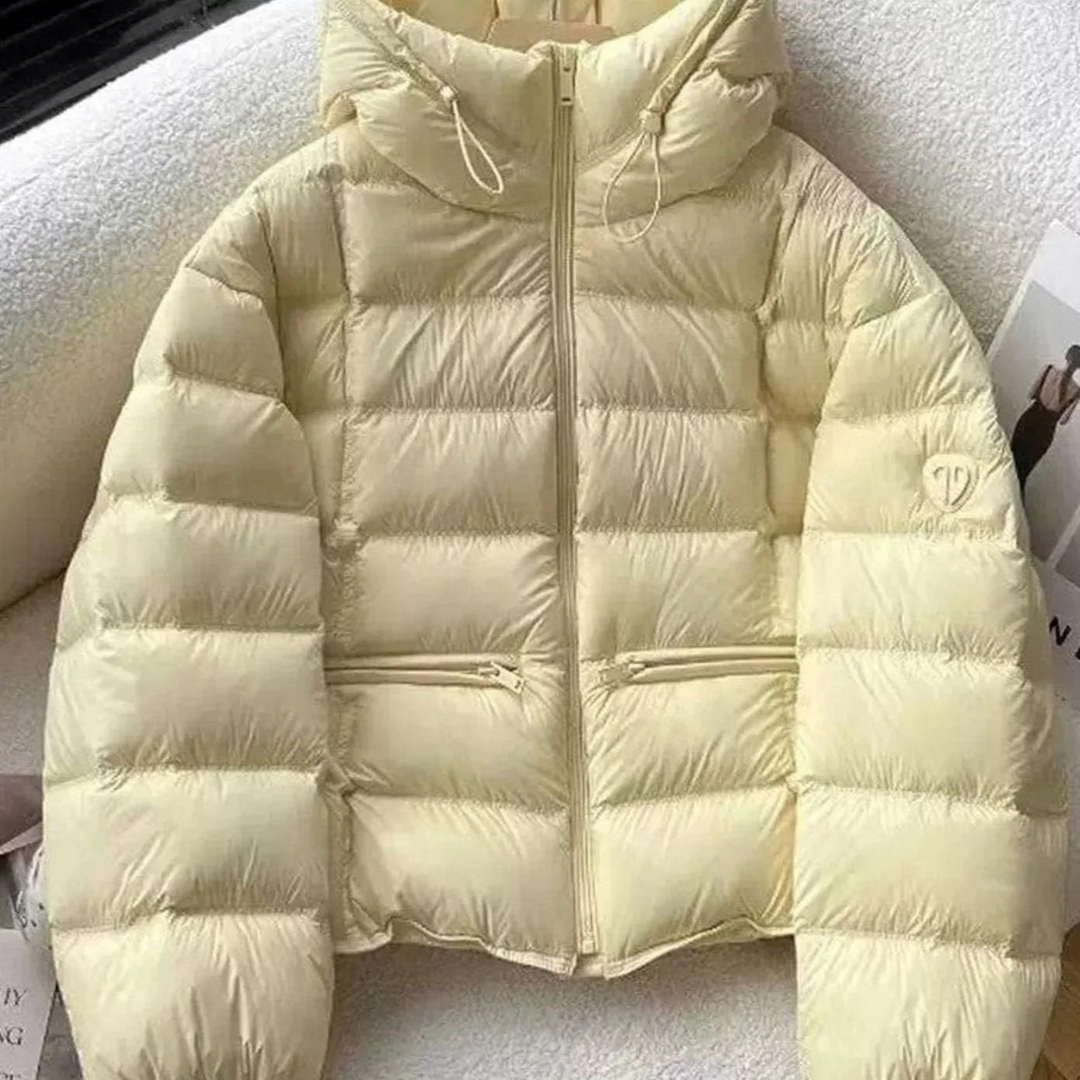 Elara — Veste courte matelassée à capuche — Amielle Paris