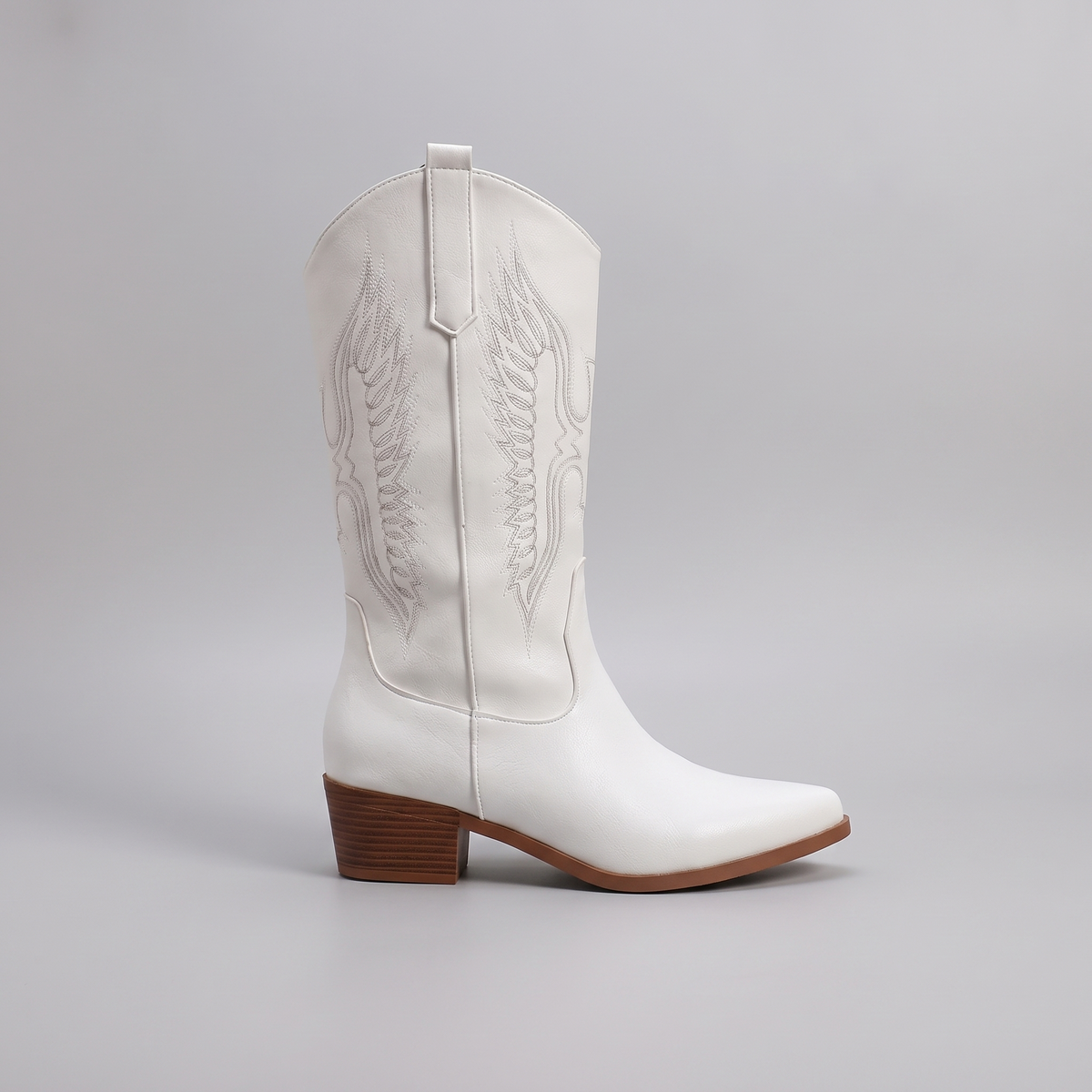 Bottes santiags brodées à talon bloc