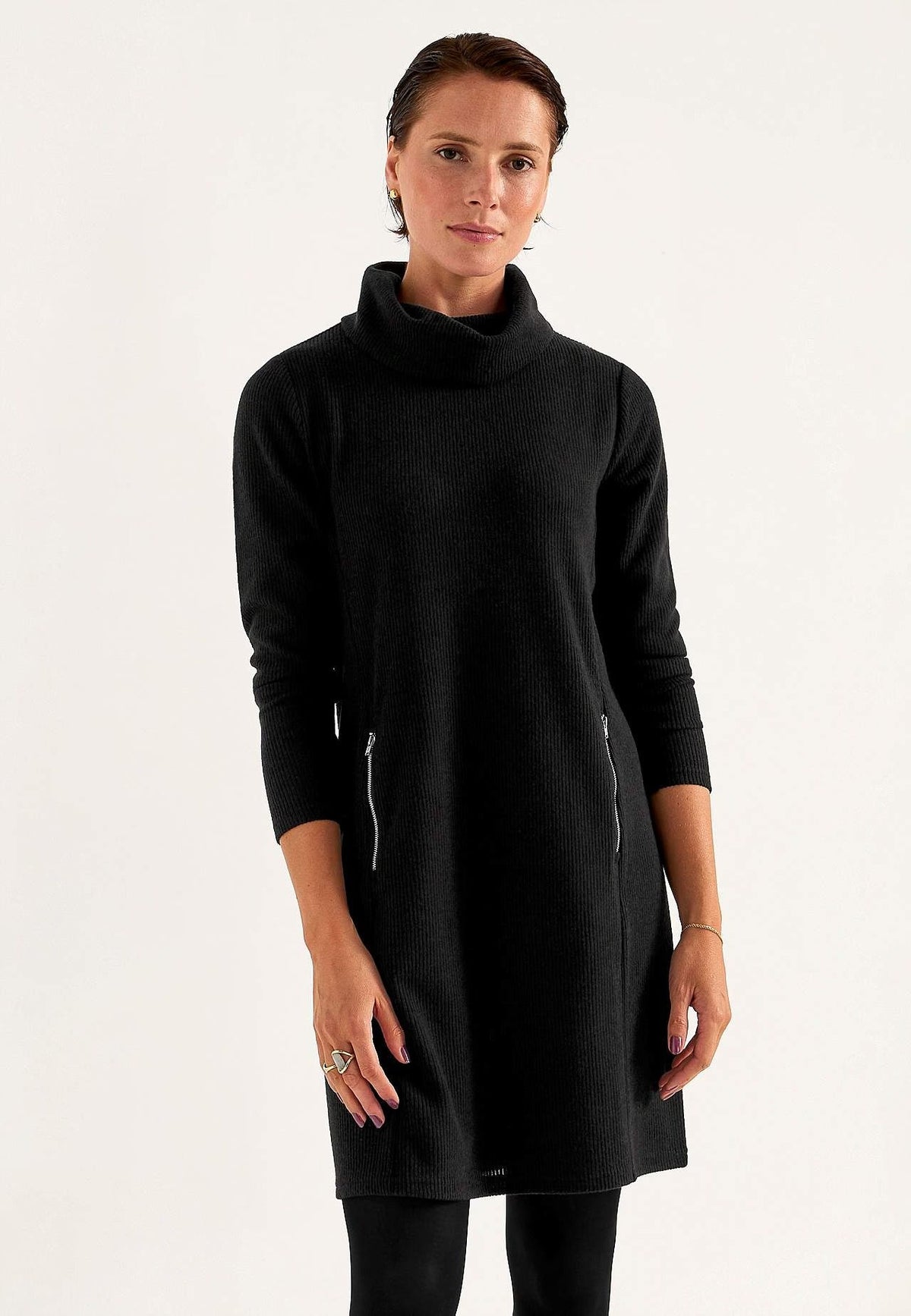 Marlena — Robe pull à col roulé et détails zippés — Amielle Paris