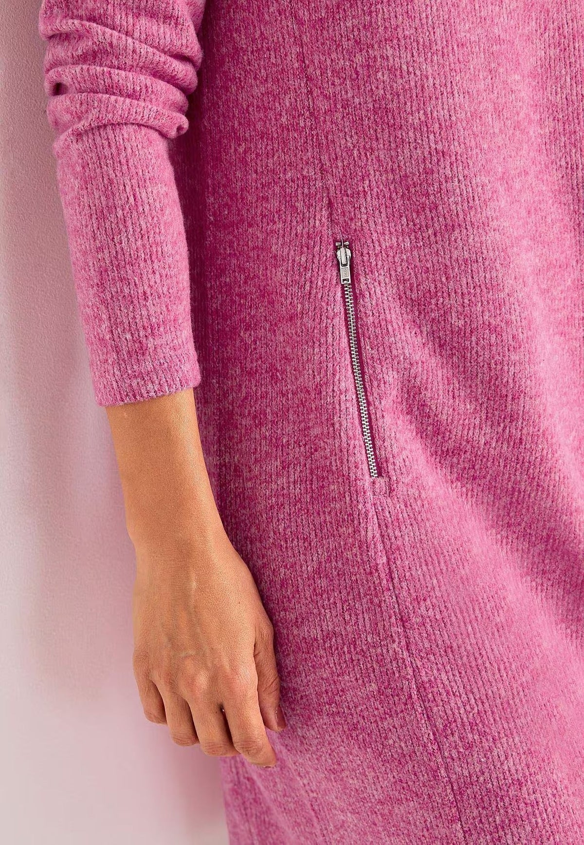 Marlena — Robe pull à col roulé et détails zippés — Amielle Paris
