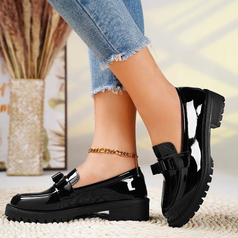 Charlotte — Mocassins vernis à boucles — Amielle Paris