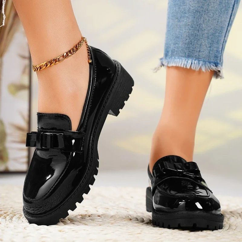 Charlotte — Mocassins vernis à boucles — Amielle Paris