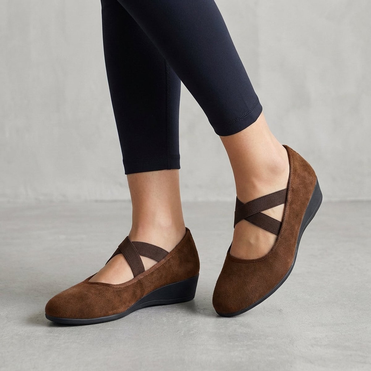 Ballerines à brides croisées et talon compensé discret — Amielle Paris