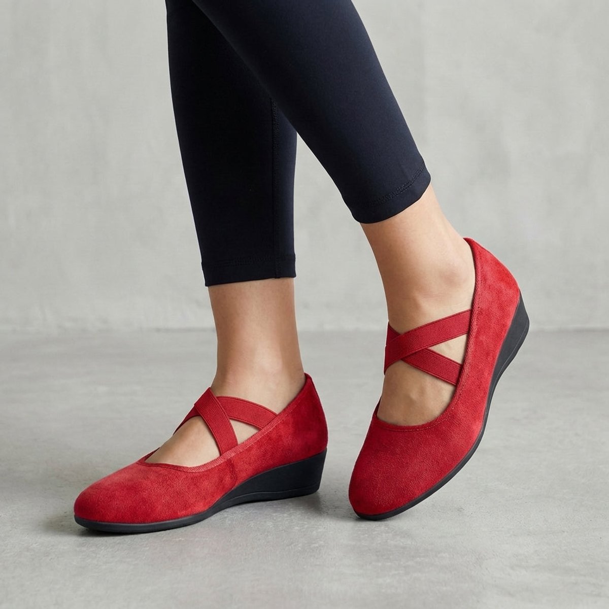 Ballerines à brides croisées et talon compensé discret — Amielle Paris