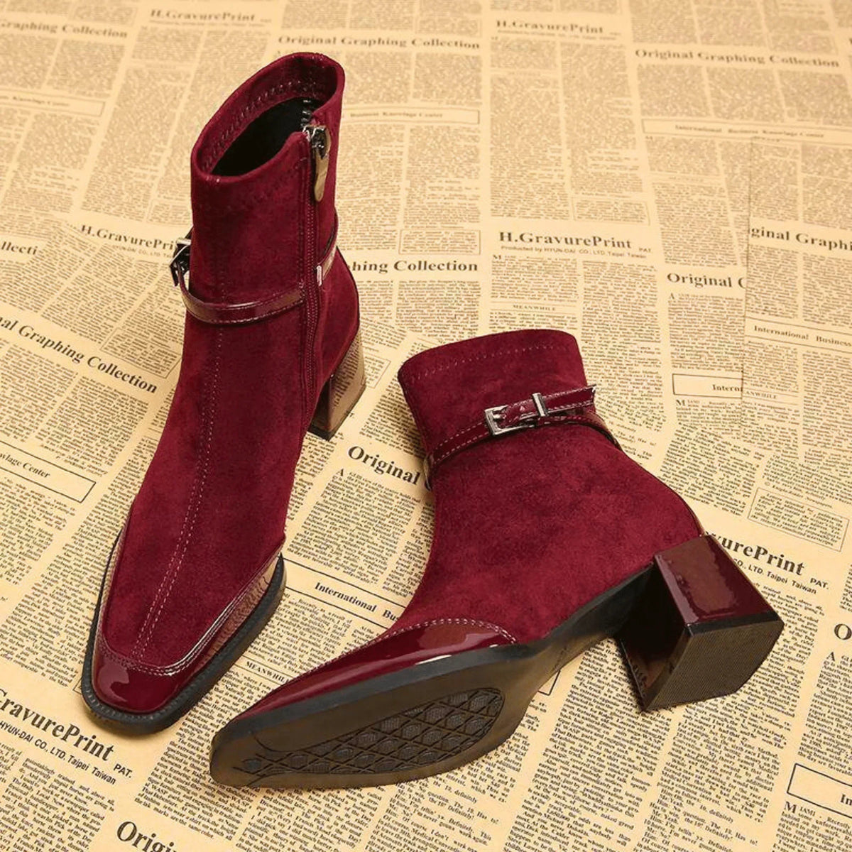 Bottines à bout verni et boucle — Amielle Paris