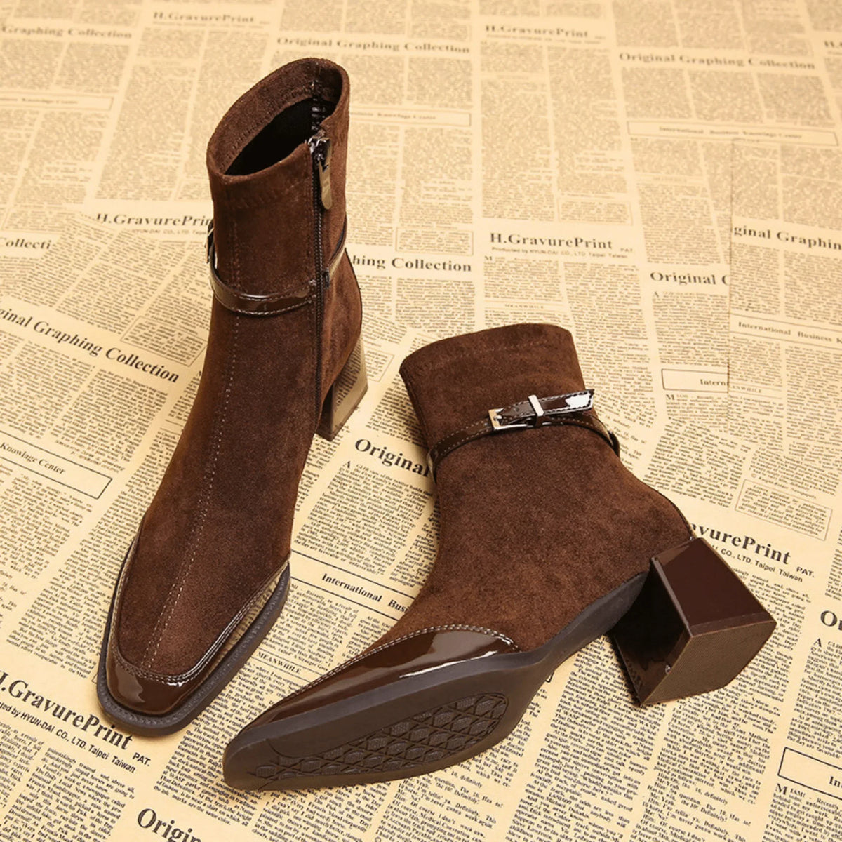 Bottines à bout verni et boucle — Amielle Paris