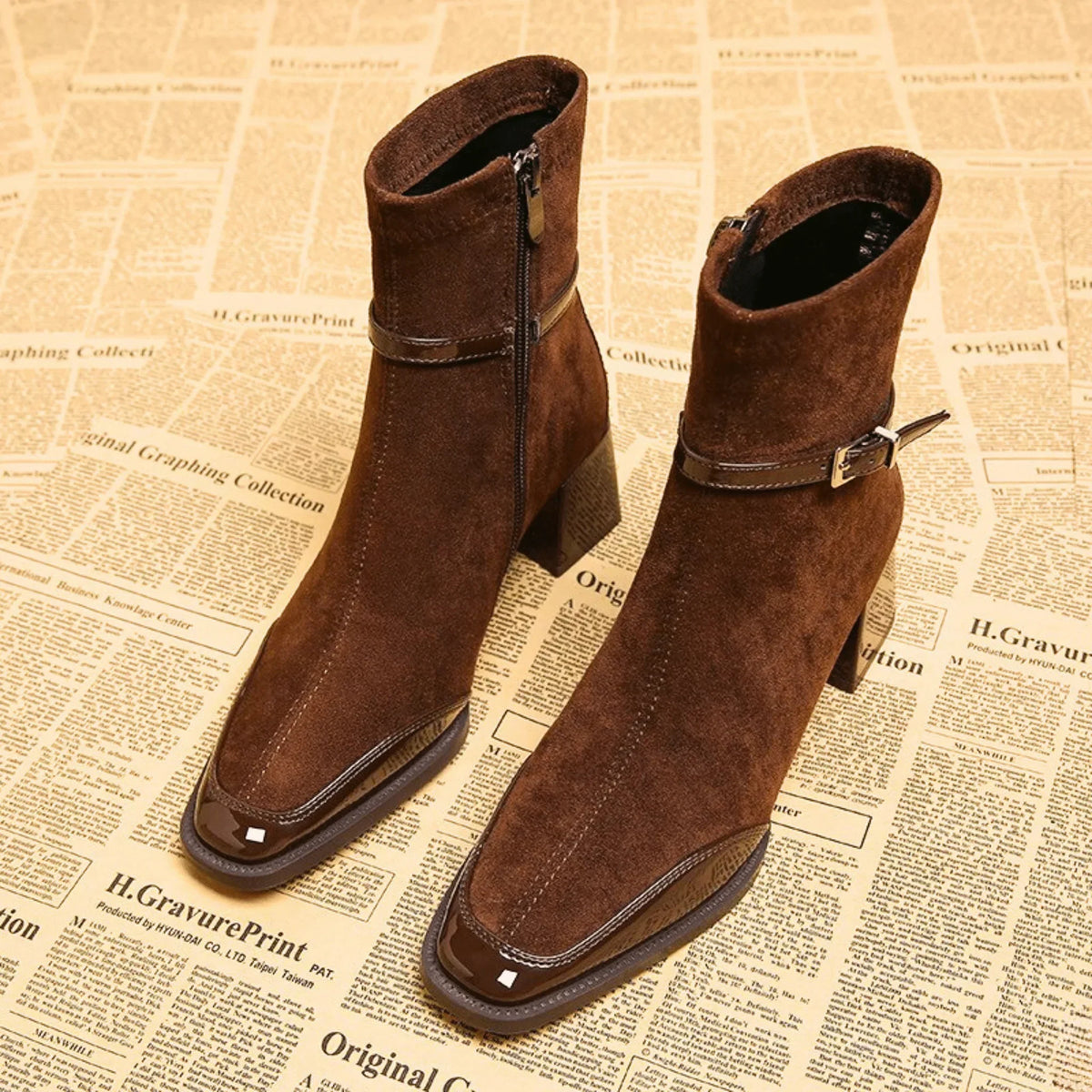 Bottines à bout verni et boucle — Amielle Paris