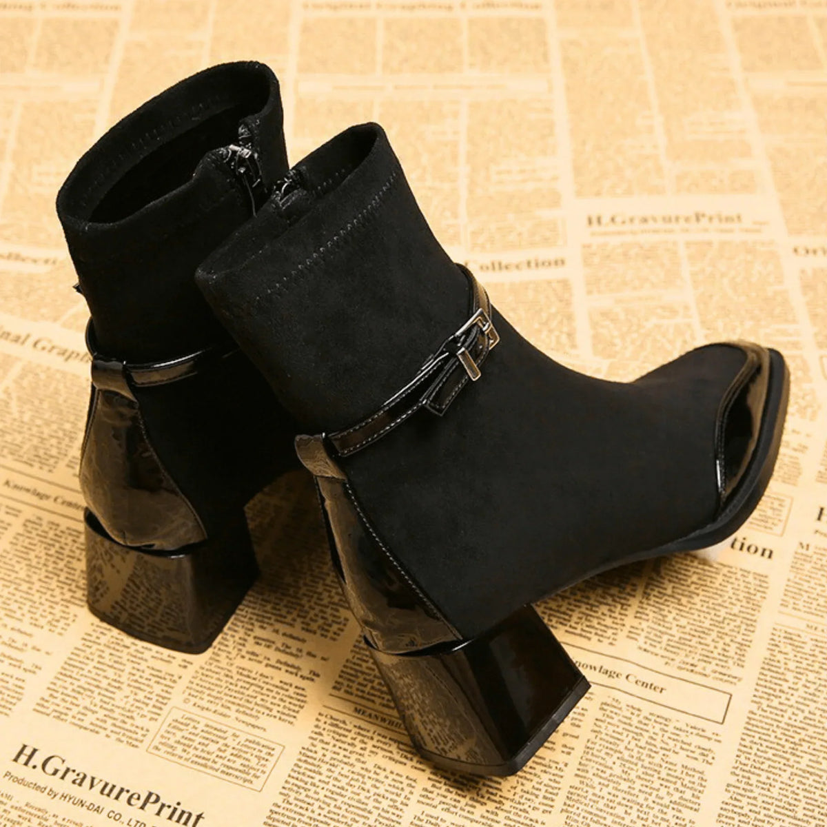 Bottines à bout verni et boucle — Amielle Paris