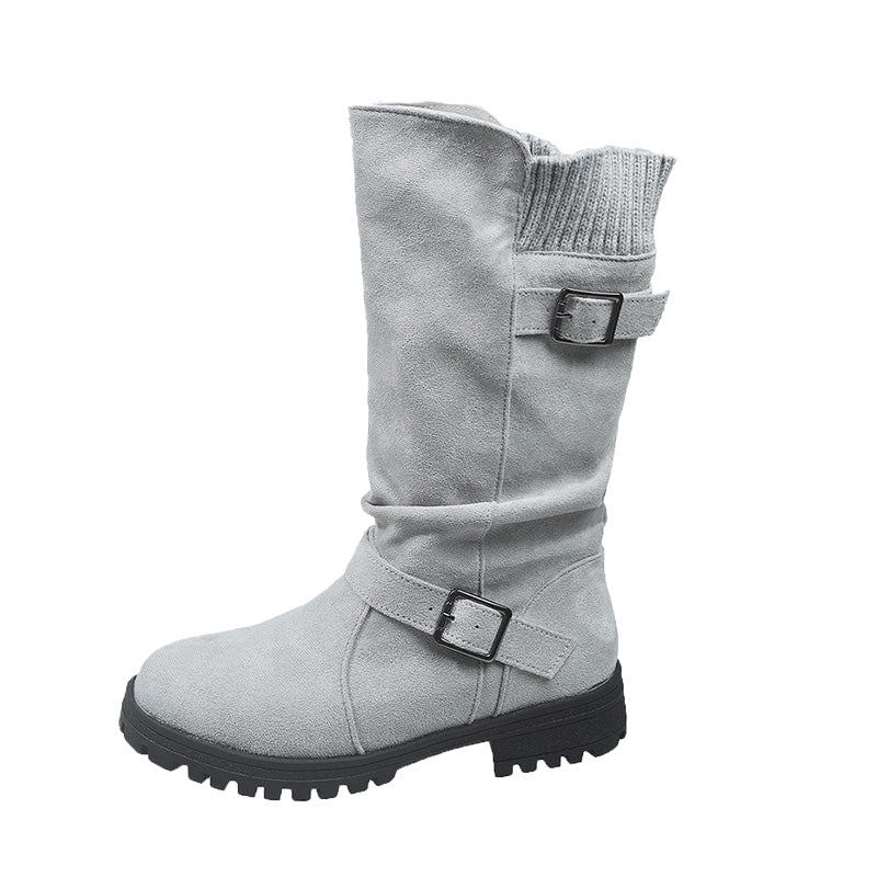 Xenia — Bottes aspect daim à boucles décoratives — Amielle Paris