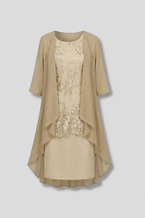 Ensemble robe en dentelle et veste en mousseline
