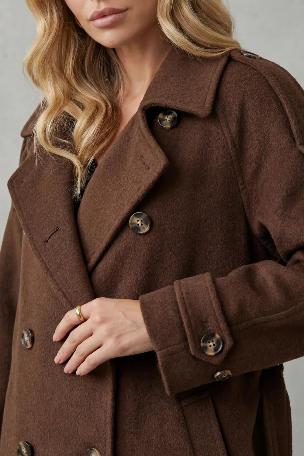 Trench ample croisé à épaules tombantes — Amielle Paris