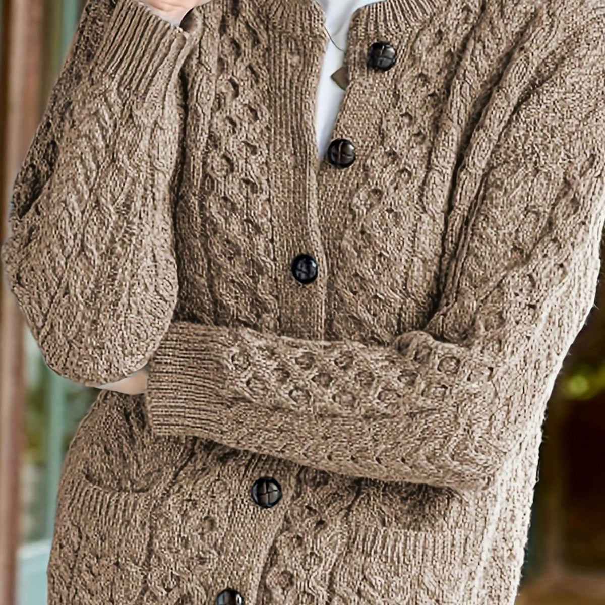Gilet en grosse maille torsadée à col rond — Amielle Paris