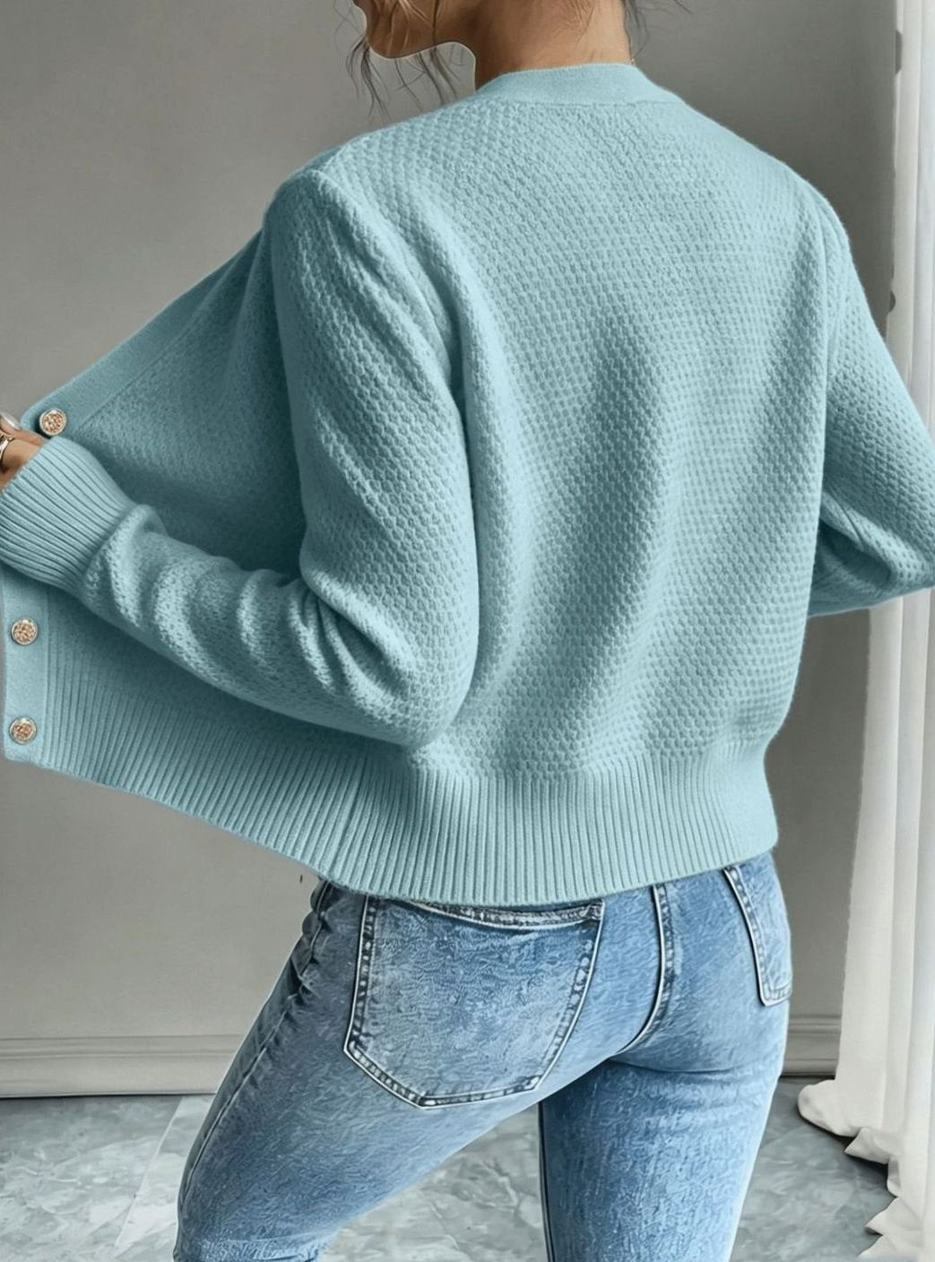 Gilet court torsadé à boutons dorés — Amielle Paris