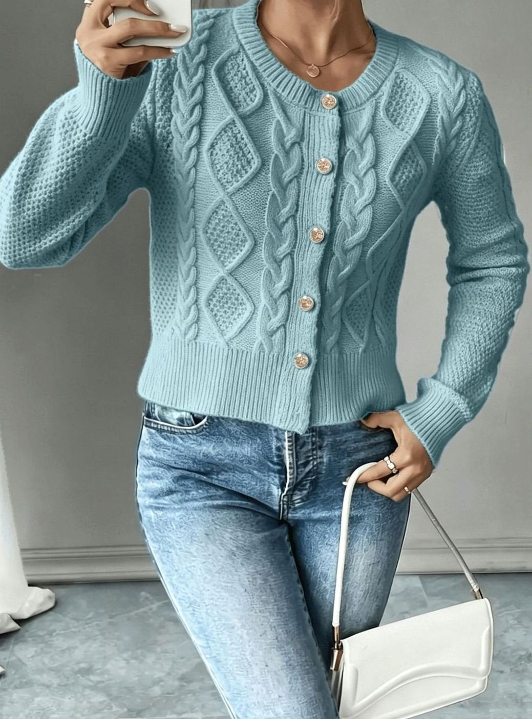 Gilet court torsadé à boutons dorés — Amielle Paris