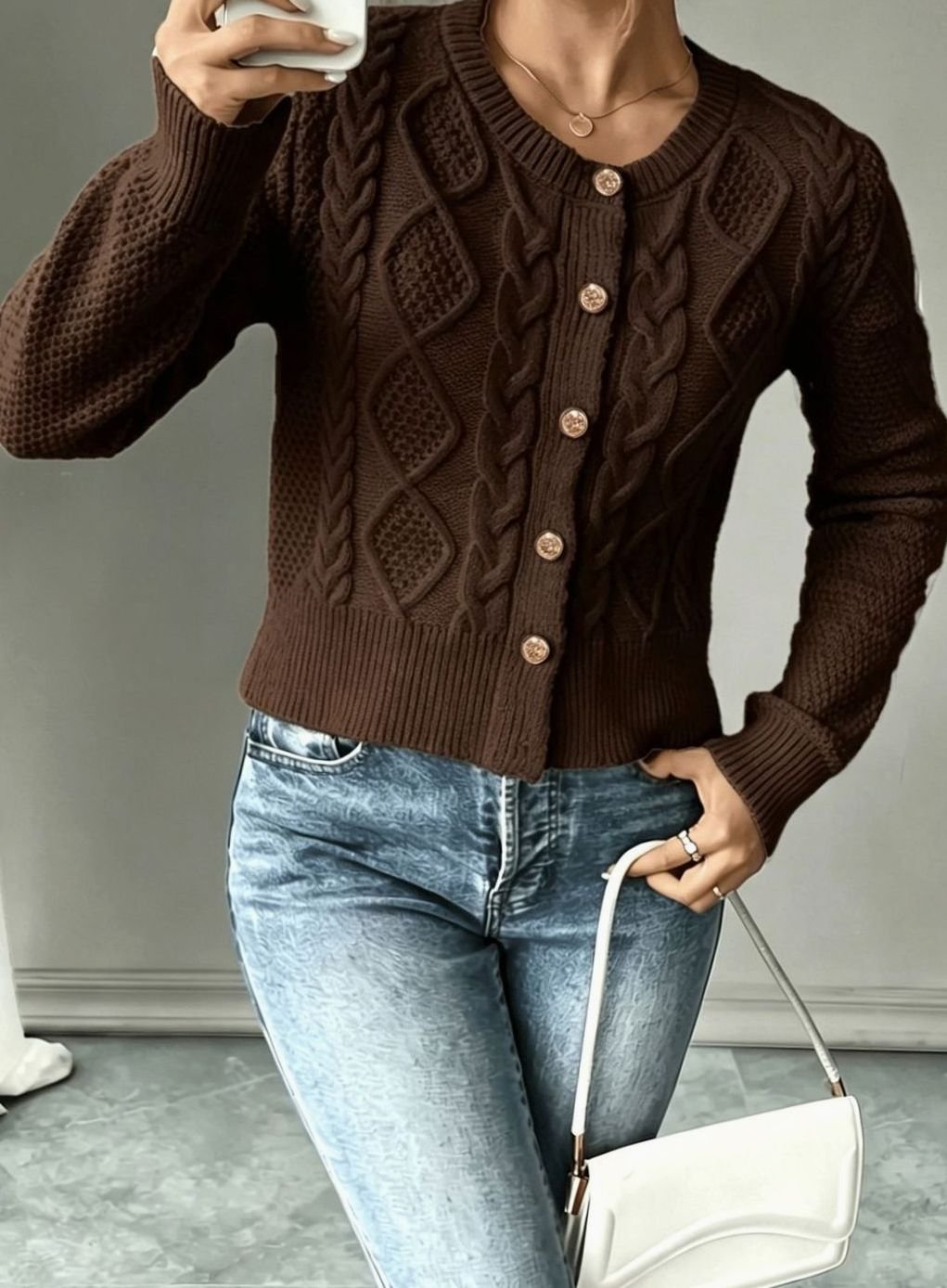 Gilet court torsadé à boutons dorés — Amielle Paris