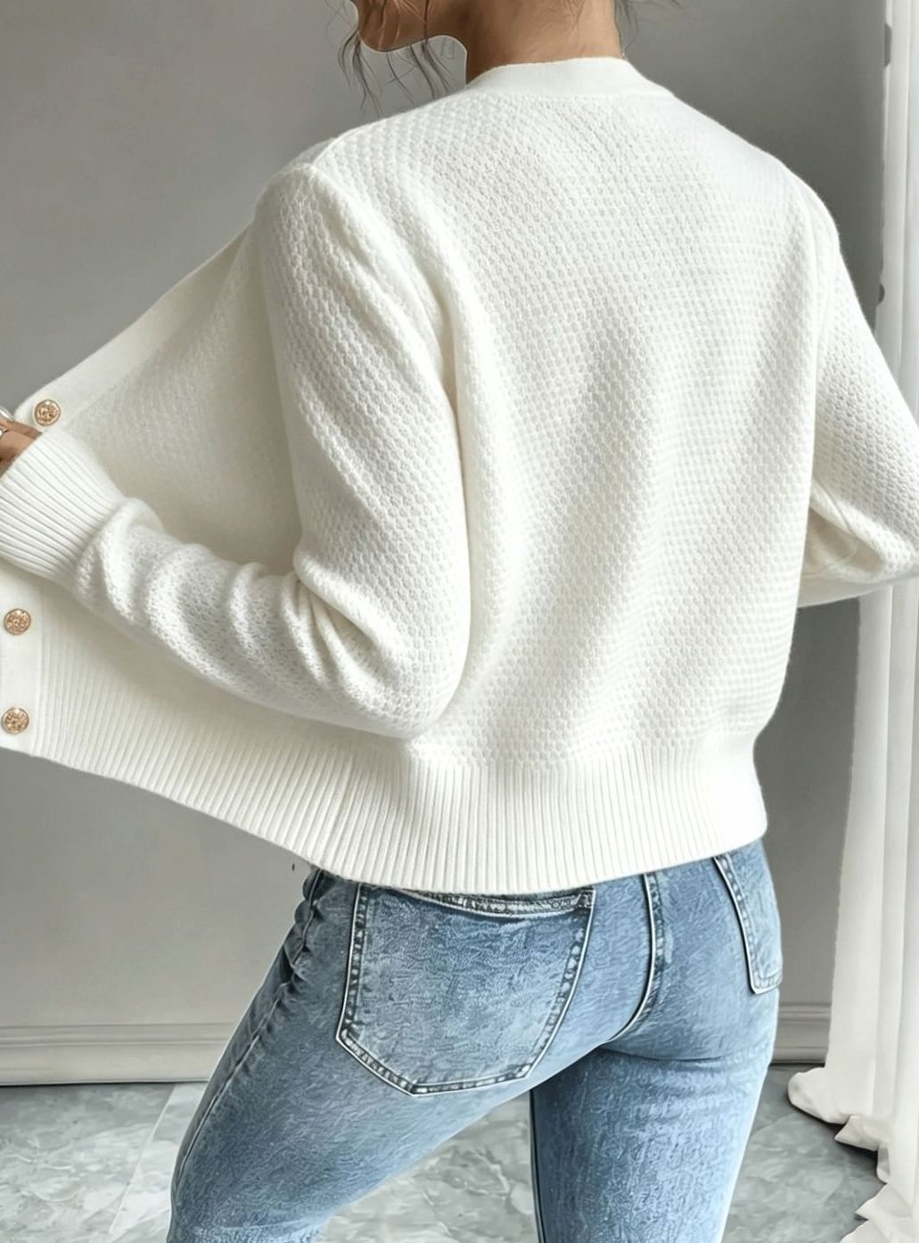 Gilet court torsadé à boutons dorés — Amielle Paris