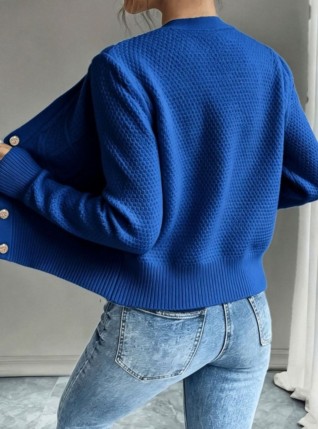 Gilet court torsadé à boutons dorés — Amielle Paris