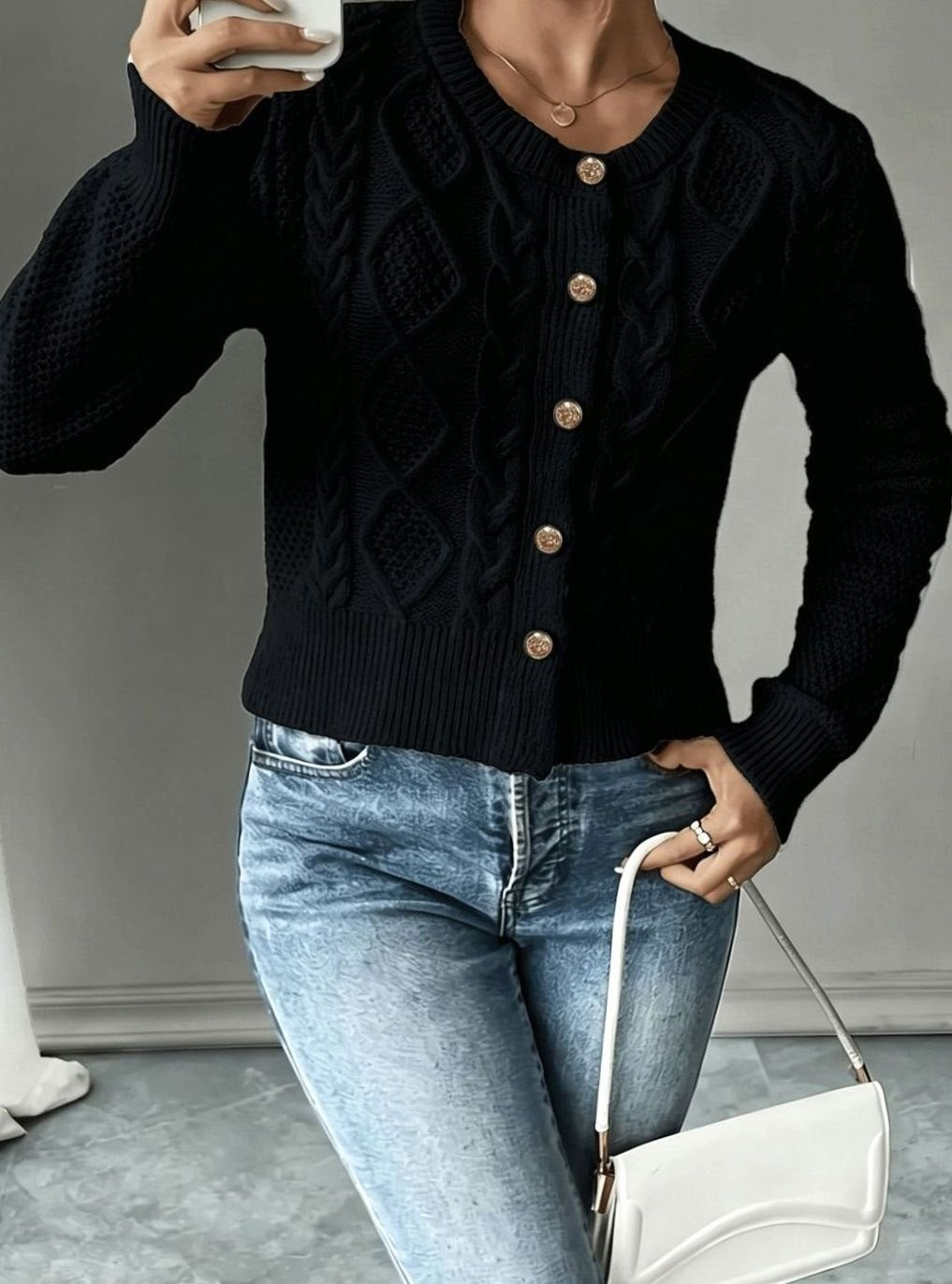 Gilet court torsadé à boutons dorés — Amielle Paris