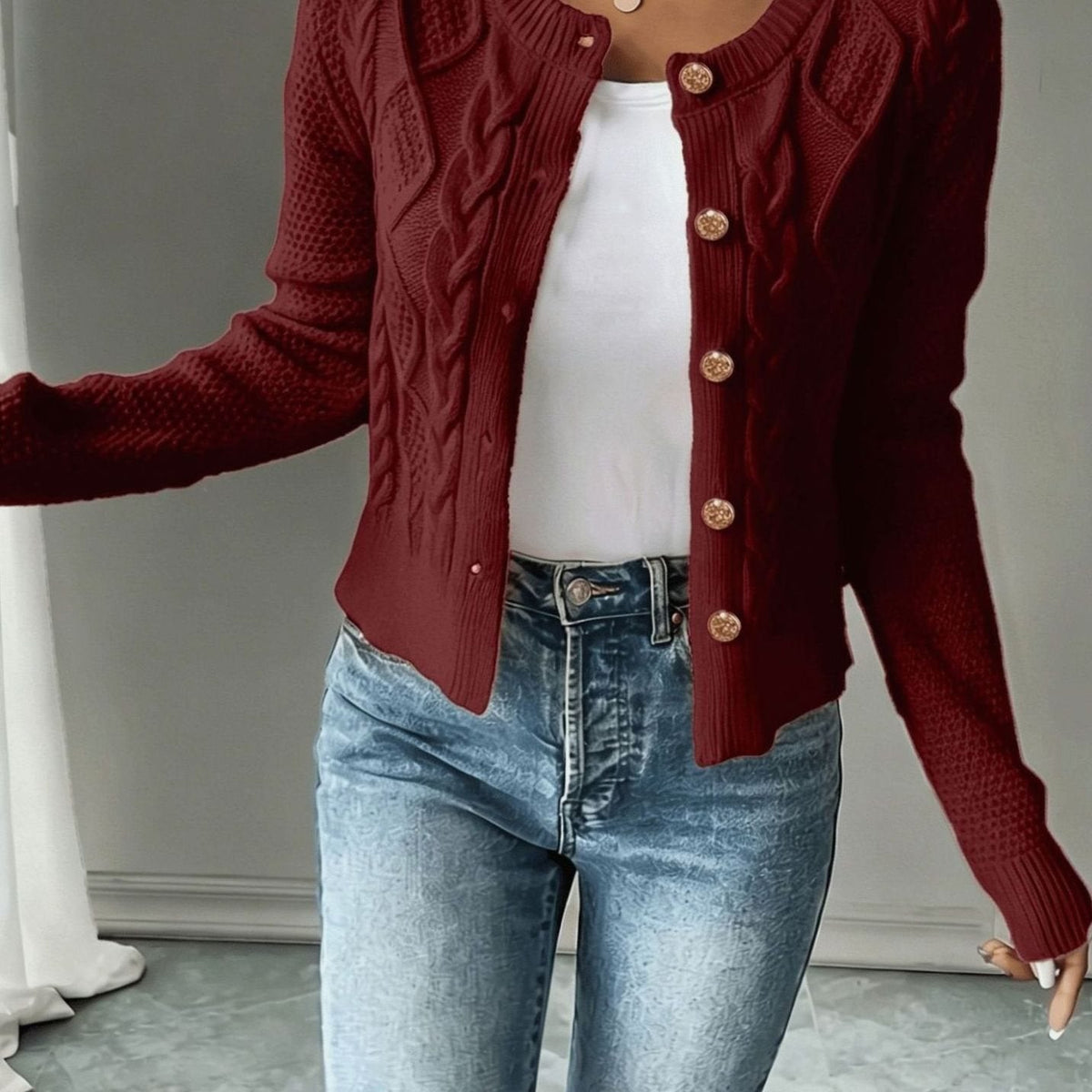 Gilet court torsadé à boutons dorés — Amielle Paris