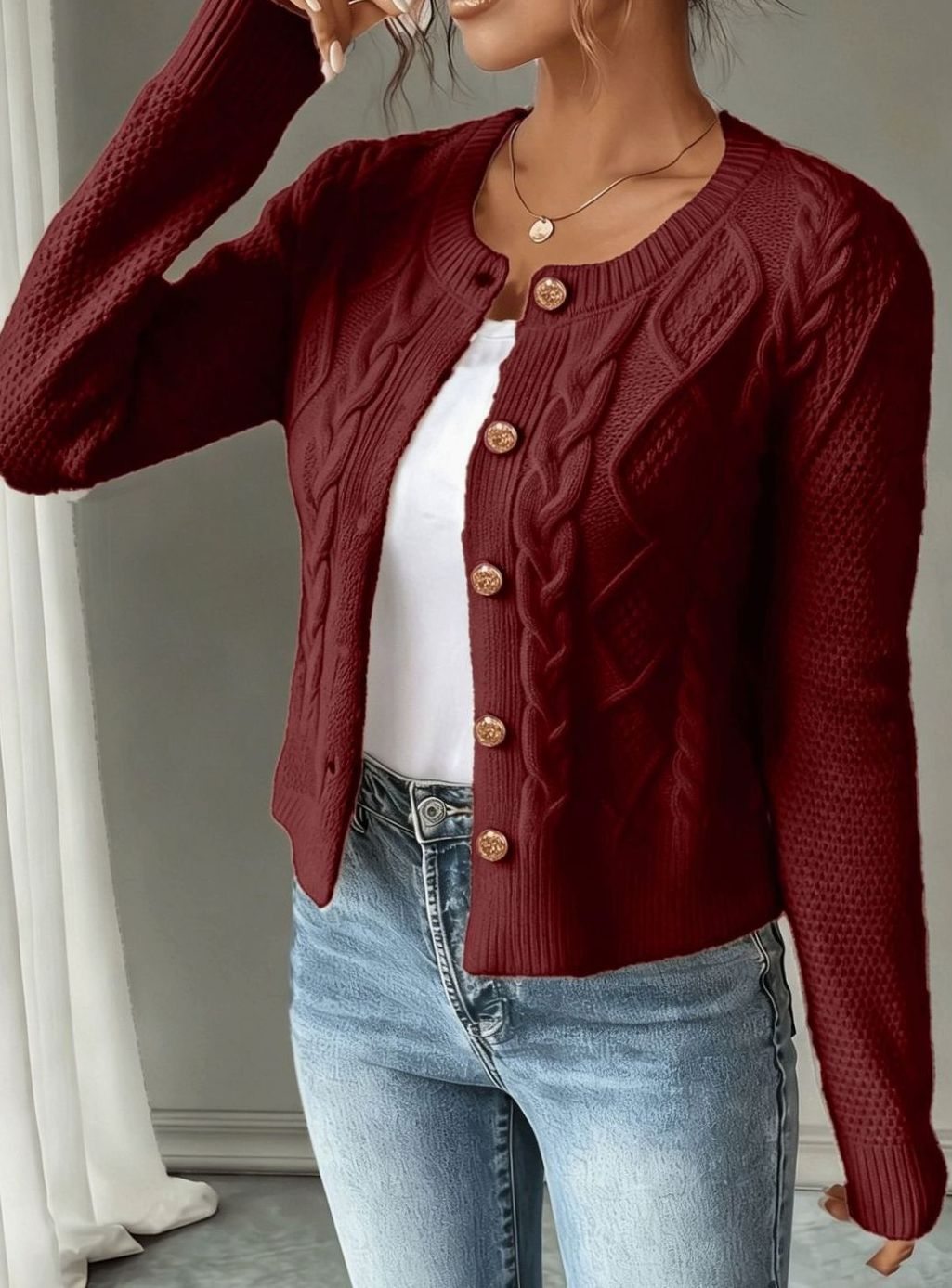 Gilet court torsadé à boutons dorés — Amielle Paris