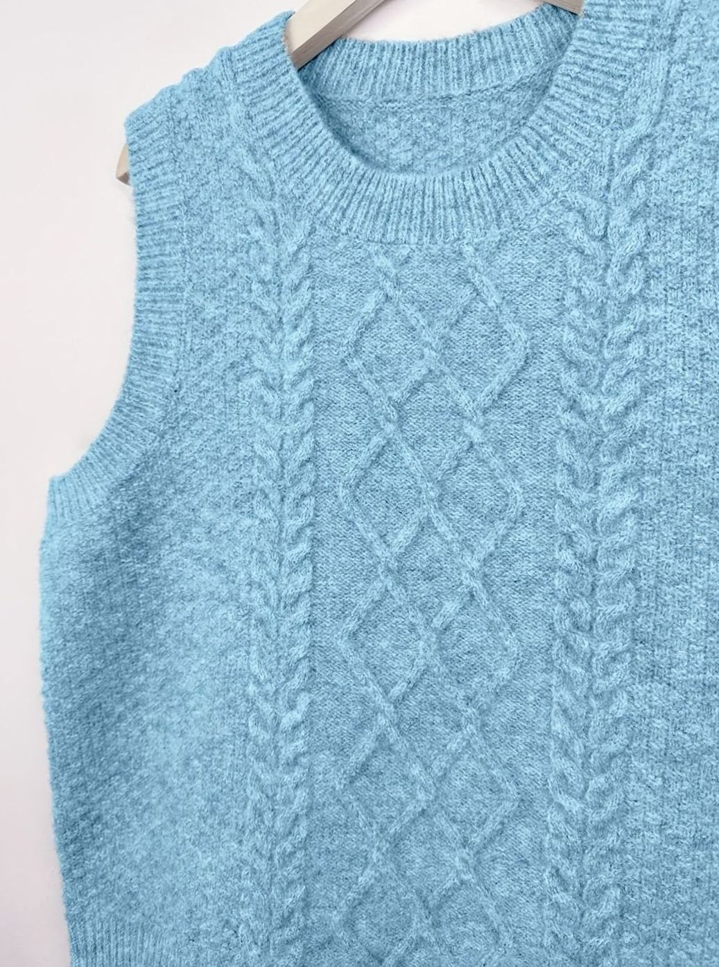 Pull sans manches à torsades et losanges — Amielle Paris