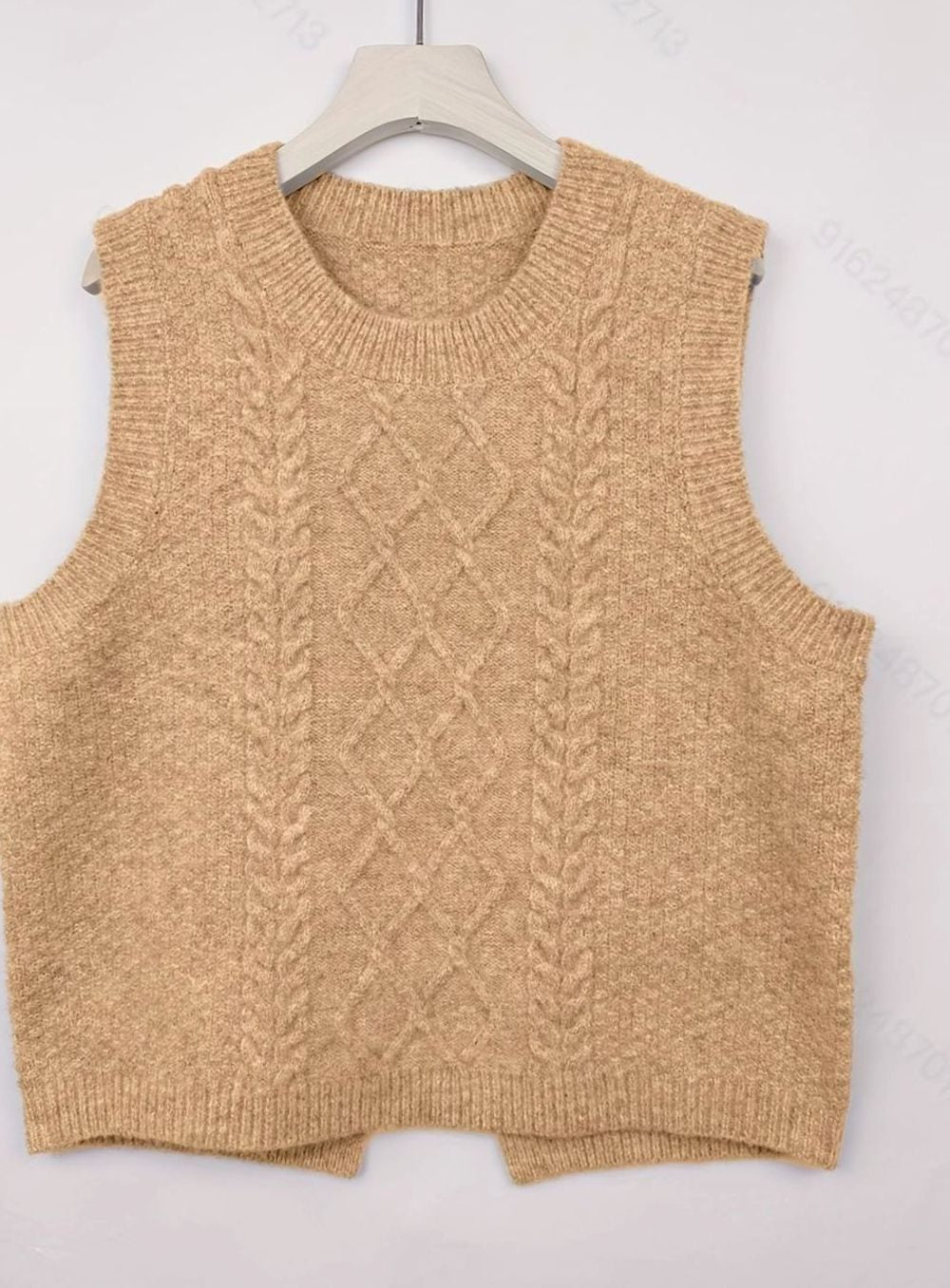 Pull sans manches à torsades et losanges — Amielle Paris