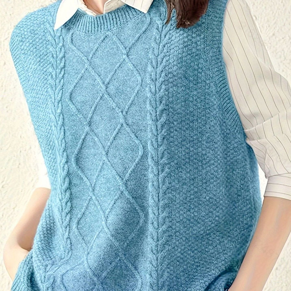 Pull sans manches à torsades et losanges — Amielle Paris