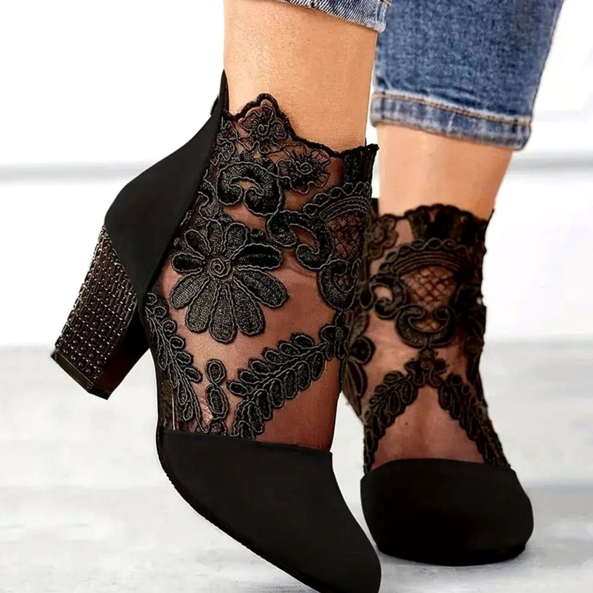 Bottines en dentelle florale à talon bloc — Amielle Paris