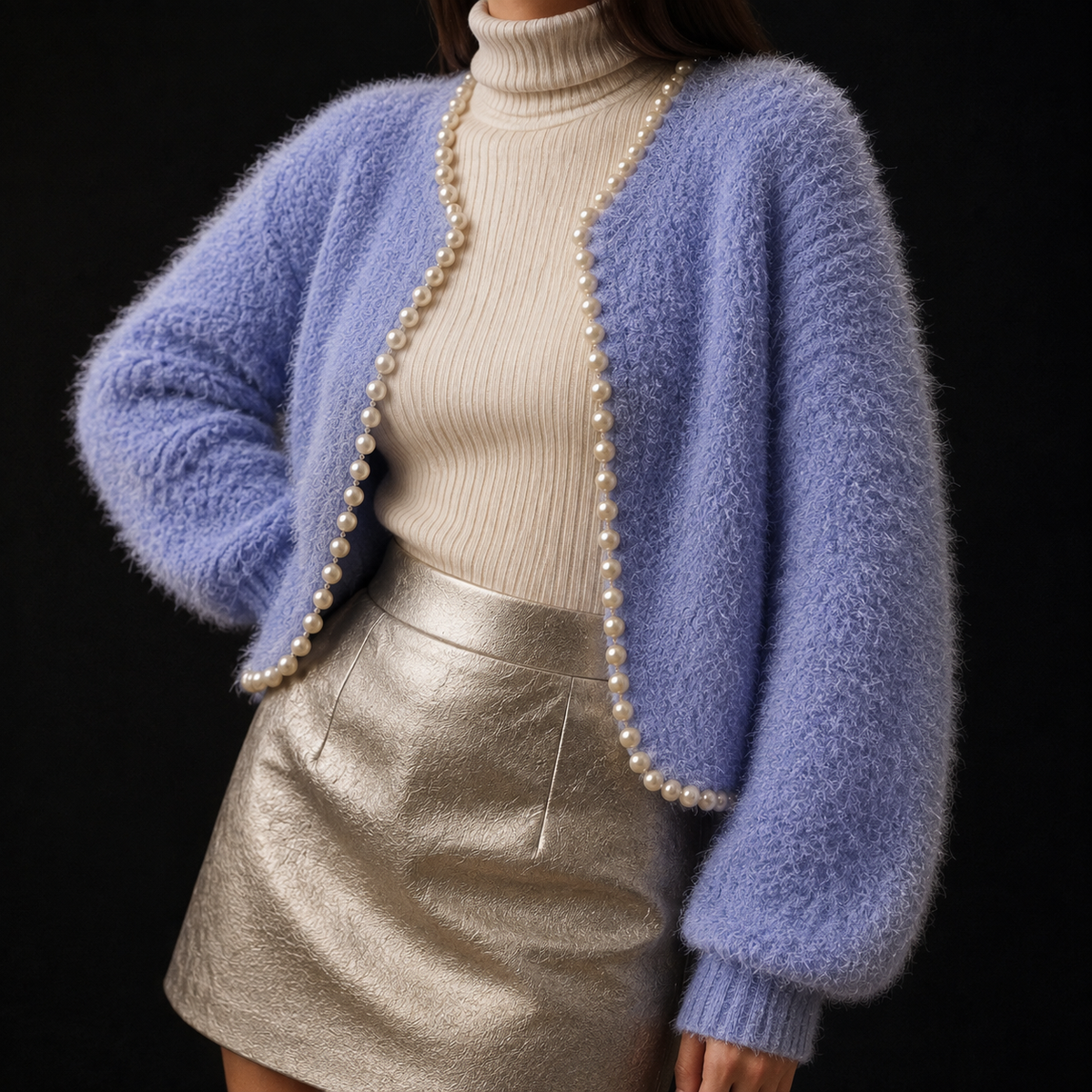 Gilet court duveteux à bordure de perles — Amielle Paris