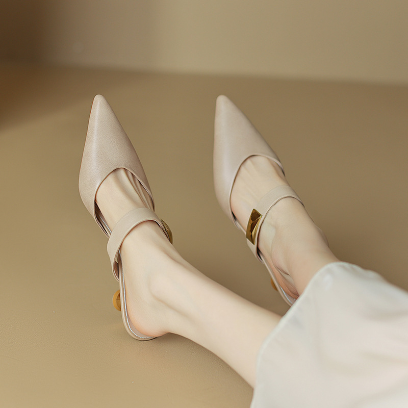 Mules à bout pointu et petit talon — Amielle Paris