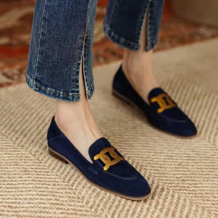 Mocassins aspect daim à chaîne dorée — Amielle Paris