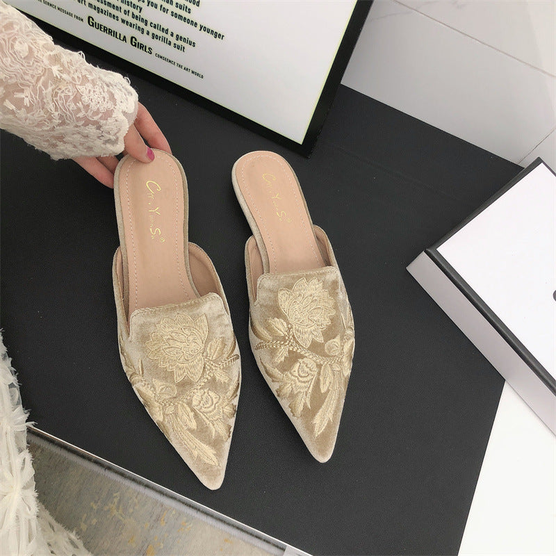 Mules plates à fleurs brodées et bout pointu — Amielle Paris