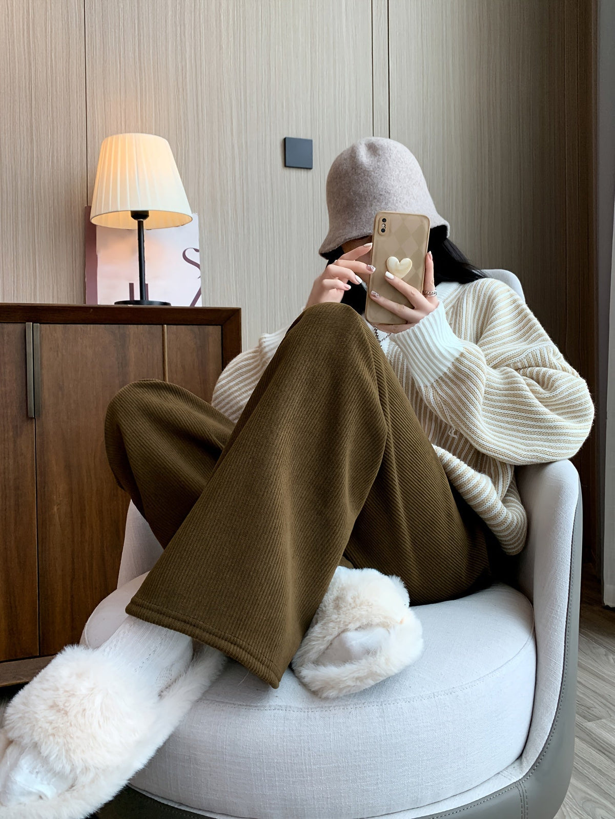 Pantalon large en velours à revers duveteux — Amielle Paris