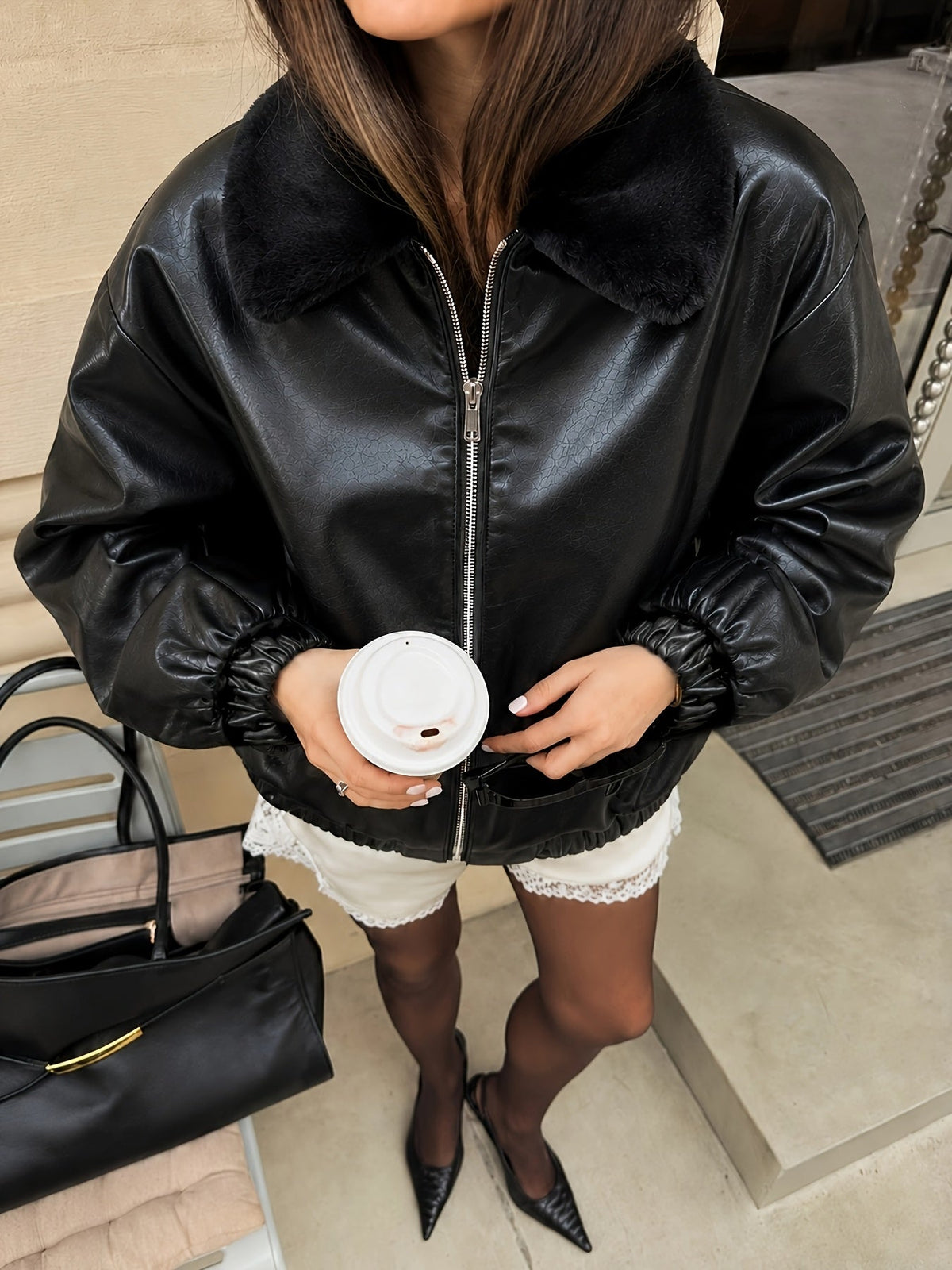 Blouson aspect cuir à col en fausse fourrure — Amielle Paris