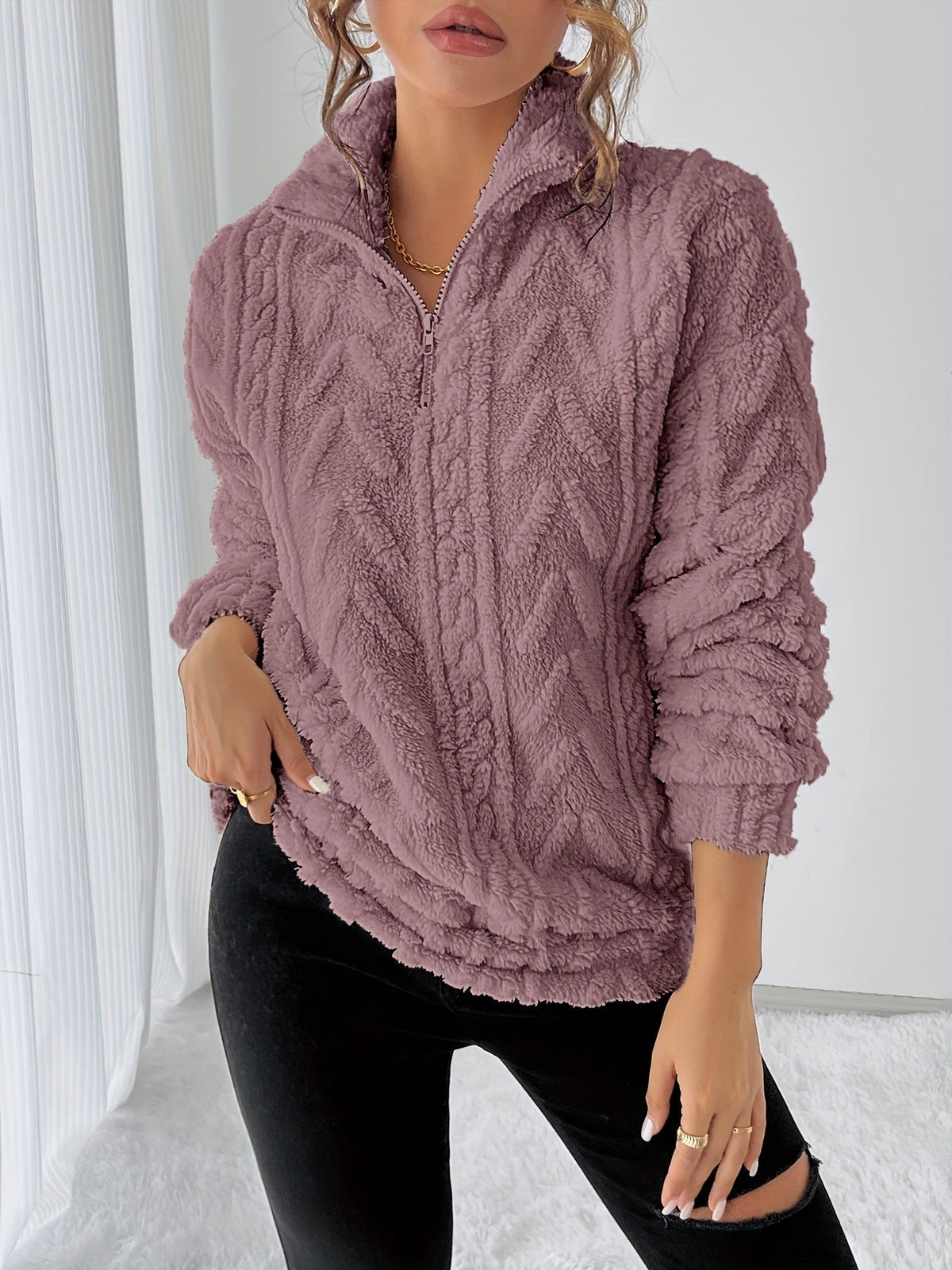 Pull à torsades et texture duveteuse — Amielle Paris