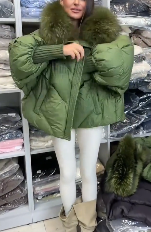Vivienne — Doudoune courte à capuche bordée — Amielle Paris