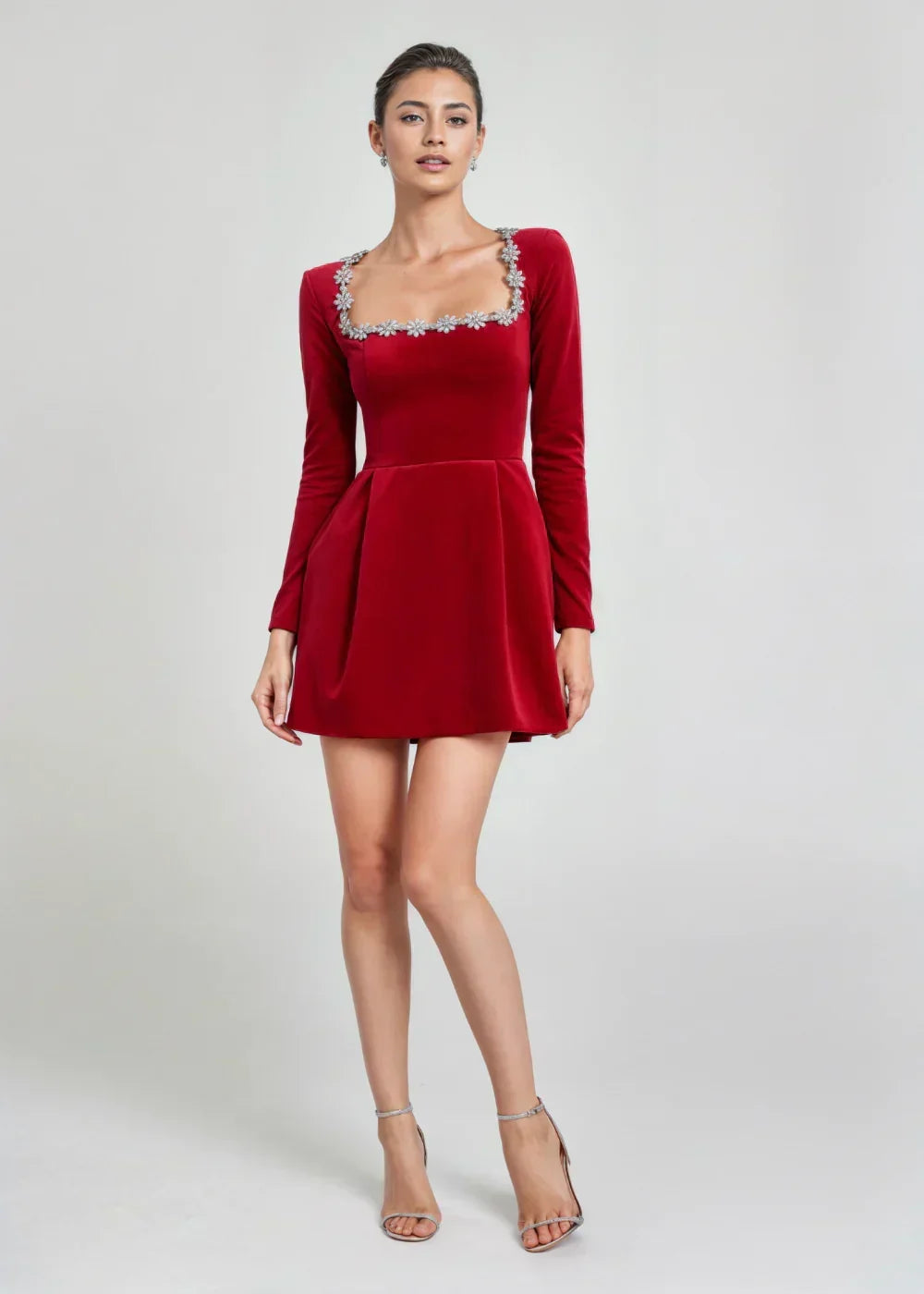 Margaux | Robe courte en velours à encolure bijou — Amielle Paris