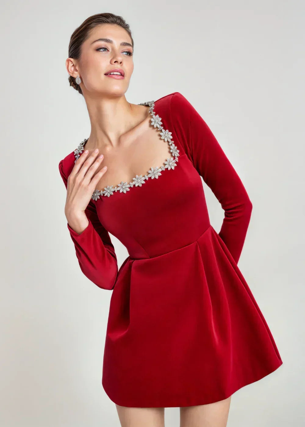 Margaux | Robe courte en velours à encolure bijou — Amielle Paris