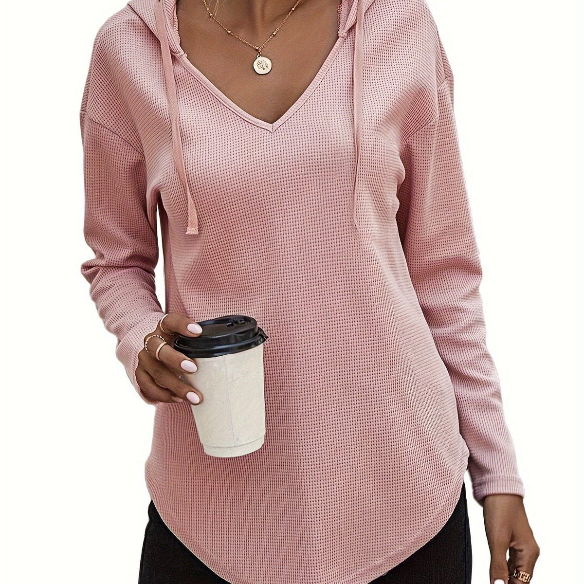 Pull gaufré à capuche et encolure en V — Amielle Paris