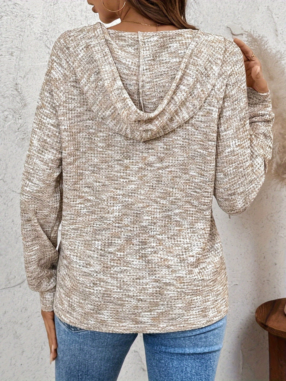 Pull en maille texturée à capuche et boutons — Amielle Paris